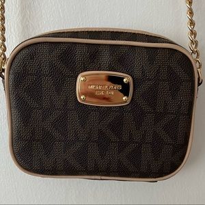 MICHAEL KORS CROSS BODY PURSE